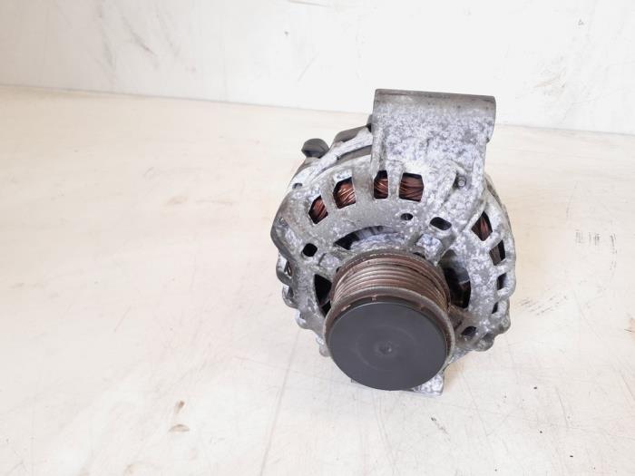 Dynamo van een Ford Ranger 2.2 TDCi 16V 150 4x4 2014