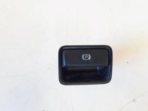 Gebruikte Handremhendel Mercedes CLA (117.3) 1.5 CLA-180 CDI, 180 d 16V Prijs € 9,95 Margeregeling aangeboden door GEJO Revisie & Onderdelen BV