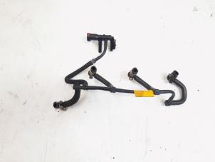 Gebruikte Brandstof retourleiding Mercedes CLA (117.3) 1.5 CLA-180 CDI, 180 d 16V Prijs € 36,00 Margeregeling aangeboden door GEJO Revisie & Onderdelen BV