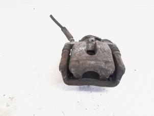 Gebruikte Remklauw (Tang) links-achter Mercedes CLA (117.3) 1.5 CLA-180 CDI, 180 d 16V Prijs € 14,99 Margeregeling aangeboden door GEJO Revisie & Onderdelen BV