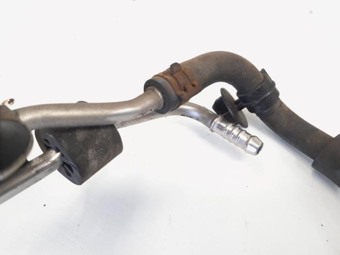 Brandstofleiding van een Volkswagen Transporter T5 2.0 TDI DRF 2011