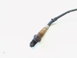 Lambda Sonde van een Volkswagen Transporter T5 2.0 TDI DRF 2011