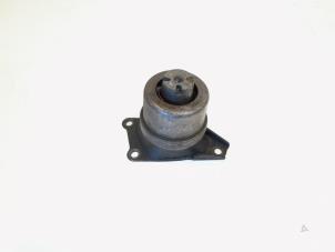 Gebruikte Motorsteun Volkswagen Transporter T5 2.0 TDI DRF Prijs € 10,00 Margeregeling aangeboden door GEJO Revisie & Onderdelen BV