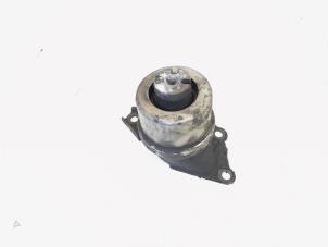 Gebruikte Motorrubber Volkswagen Transporter T5 2.5 TDi Prijs € 12,00 Margeregeling aangeboden door GEJO Revisie & Onderdelen BV