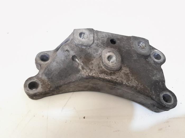 Gebruikte Versnellingsbak Steun Volkswagen Golf V (1K1) 1.4 GT 16V Prijs € 10,00 Margeregeling aangeboden door GEJO Revisie & Onderdelen BV