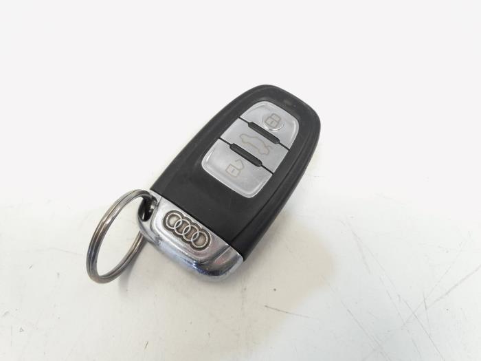 Kontaktslot+Sleutel van een Audi A4 Avant (B8) 3.0 TDI V6 24V Quattro 2008