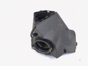 Gebruikte Luchtfilterhuis Audi A4 Avant (B8) 3.0 TDI V6 24V Quattro Prijs € 17,00 Margeregeling aangeboden door GEJO Revisie & Onderdelen BV