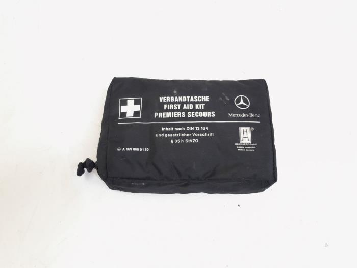 EHBO kit van een Mercedes-Benz E (C207) E-350 CDI V6 24V 2010
