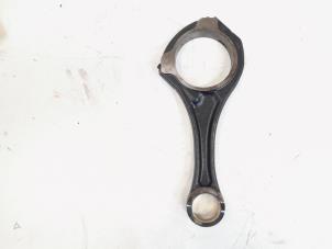 Gebruikte Drijfstang Mercedes ML II (164/4JG) 3.0 ML-280 CDI 4-Matic V6 24V Prijs € 45,00 Margeregeling aangeboden door GEJO Revisie & Onderdelen BV