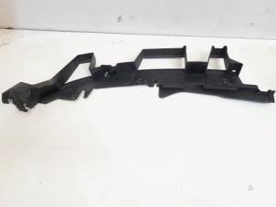 Gebruikte Bumpersteun rechts-voor Landrover Range Rover Sport (LS) 2.7 TDV6 24V Prijs € 29,95 Margeregeling aangeboden door GEJO Revisie & Onderdelen BV
