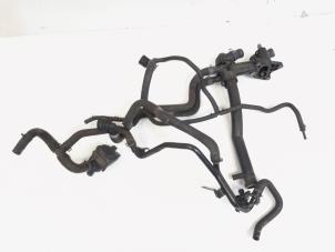 Gebruikte Thermostaathuis Volkswagen Golf VI (5K1) 1.4 TSI 122 16V Prijs € 80,00 Margeregeling aangeboden door GEJO Revisie & Onderdelen BV