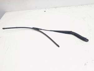 Gebruikte Ruitenwisserarm voor Mercedes ML II (164/4JG) 3.0 ML-280 CDI 4-Matic V6 24V Prijs € 15,00 Margeregeling aangeboden door GEJO Revisie & Onderdelen BV