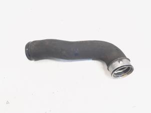 Gebruikte Intercooler Slang Mercedes ML II (164/4JG) 3.0 ML-280 CDI 4-Matic V6 24V Prijs € 9,00 Margeregeling aangeboden door GEJO Revisie & Onderdelen BV