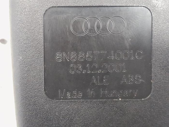 Veiligheidsgordel Insteek rechts-achter van een Audi TT (8N3) 1.8 20V Turbo 2002