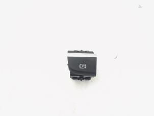 Gebruikte Handrem schakelaar Audi RS 3 Sportback (8VA/8VF) 2.5 TFSI 20V Quattro Prijs € 14,00 Margeregeling aangeboden door GEJO Revisie & Onderdelen BV