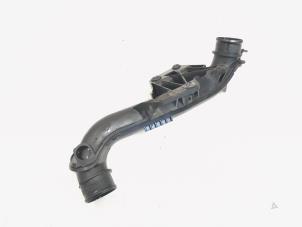 Gebruikte Intercooler Buis Audi A4 Avant (B8) 2.0 TDI 16V Prijs € 9,00 Margeregeling aangeboden door GEJO Revisie & Onderdelen BV