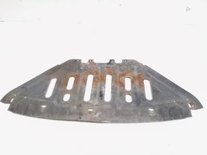 Gebruikte Bodem beschermplaat BMW X1 (E84) sDrive 20d 2.0 16V Prijs € 75,00 Margeregeling aangeboden door GEJO Revisie & Onderdelen BV