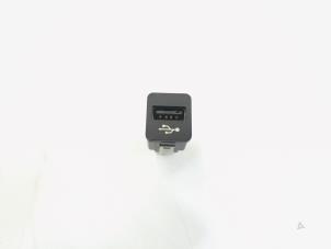 Gebruikte AUX/USB aansluiting BMW X1 (E84) sDrive 20d 2.0 16V Prijs € 36,00 Margeregeling aangeboden door GEJO Revisie & Onderdelen BV