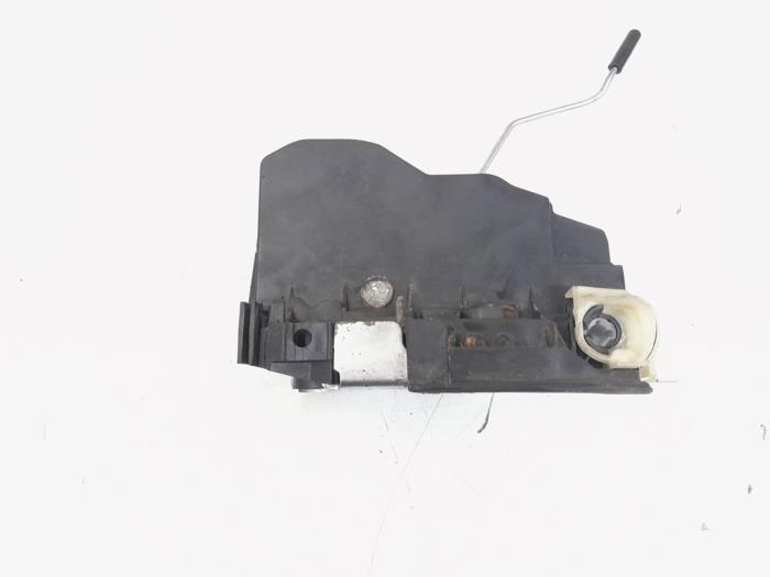 Deurslot Mechaniek 4Deurs links-voor van een BMW X1 (E84) sDrive 20d 2.0 16V 2010