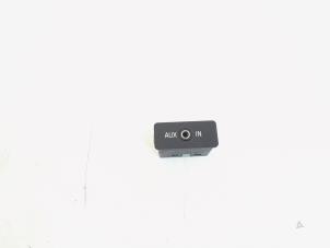 Gebruikte AUX/USB aansluiting BMW X1 (E84) sDrive 20d 2.0 16V Prijs € 9,00 Margeregeling aangeboden door GEJO Revisie & Onderdelen BV