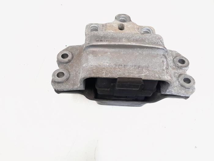 Gebruikte Versnellingsbak Steun Volkswagen Golf VI (5K1) 2.0 GTI 16V Prijs € 6,95 Margeregeling aangeboden door GEJO Revisie & Onderdelen BV
