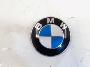 Gebruikte Embleem BMW X1 (E84) sDrive 20d 2.0 16V Prijs € 14,99 Margeregeling aangeboden door GEJO Revisie & Onderdelen BV