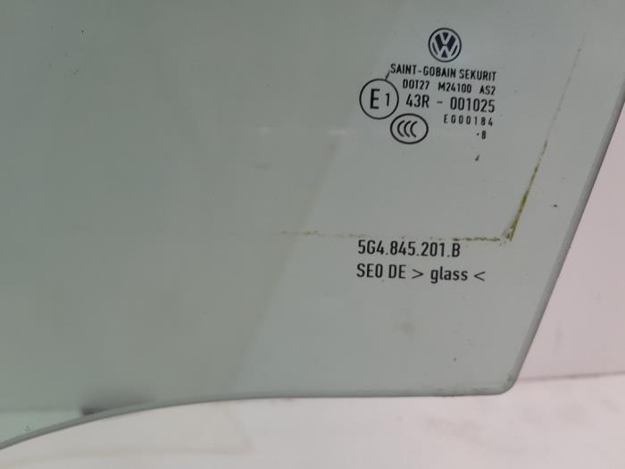 Deurruit 4Deurs links-voor van een Volkswagen Golf VII (AUA) 1.0 TSI 12V 2018