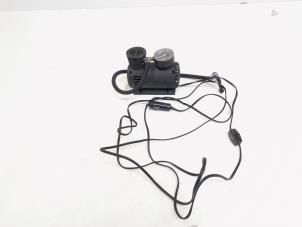 Gebruikte Compressor Volkswagen Golf VII (AUA) 1.0 TSI 12V Prijs € 5,00 Margeregeling aangeboden door GEJO Revisie & Onderdelen BV