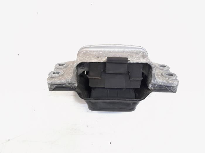 Gebruikte Versnellingsbak Steun Skoda Octavia Combi (1Z5) 1.8 TSI 16V Prijs € 4,00 Margeregeling aangeboden door GEJO Revisie & Onderdelen BV