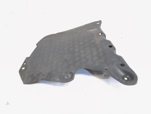 Gebruikte Beschermplaat bodem Skoda Octavia Combi (1Z5) 1.8 TSI 16V Prijs € 15,00 Margeregeling aangeboden door GEJO Revisie & Onderdelen BV