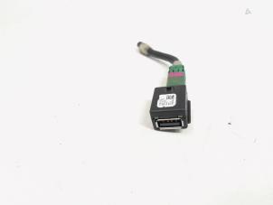 Gebruikte USB stekker Volkswagen Polo VI (AW1) 1.0 MPi 12V Prijs € 9,00 Margeregeling aangeboden door GEJO Revisie & Onderdelen BV