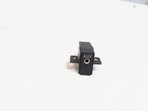Gebruikte AUX/USB aansluiting Audi TT (8J3) 1.8 TFSI 16V Prijs € 14,00 Margeregeling aangeboden door GEJO Revisie & Onderdelen BV