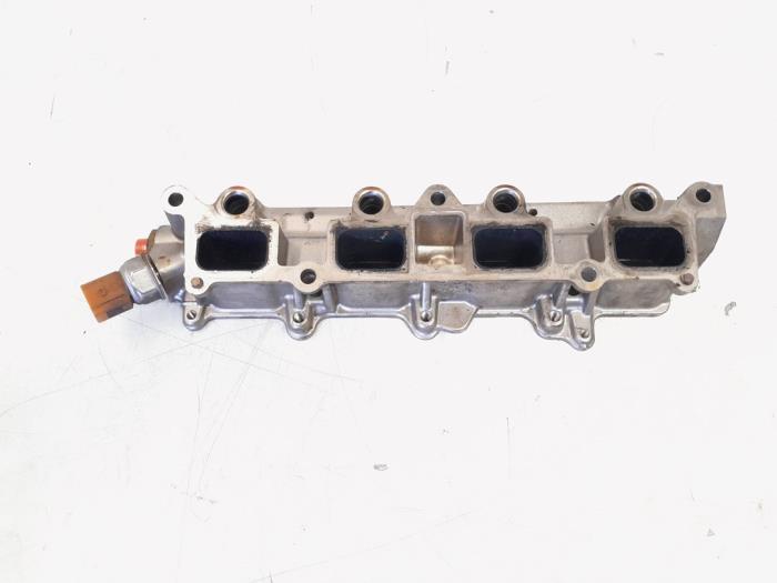 Gebruikte Common rail (Injectie) Volkswagen Golf V (1K1) 1.4 TSI 122 16V Prijs € 31,00 Margeregeling aangeboden door GEJO Revisie & Onderdelen BV