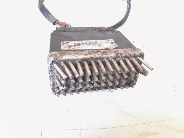 Computer Koeling van een Audi A4 Avant (B8) 3.0 TDI 245 V6 24V Quattro 2015