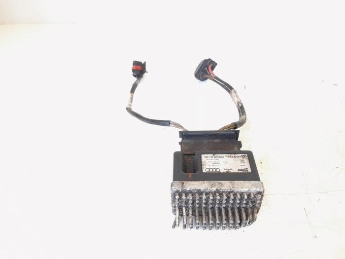 Computer Koeling van een Audi A4 Avant (B8) 3.0 TDI 245 V6 24V Quattro 2015