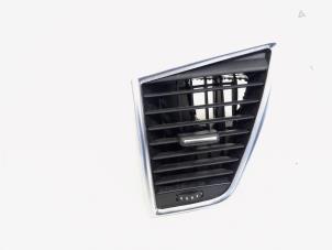 Gebruikte Luchtrooster Dashboard Audi Q5 (8RB) 2.0 TFSI 16V Quattro Prijs € 24,00 Margeregeling aangeboden door GEJO Revisie & Onderdelen BV