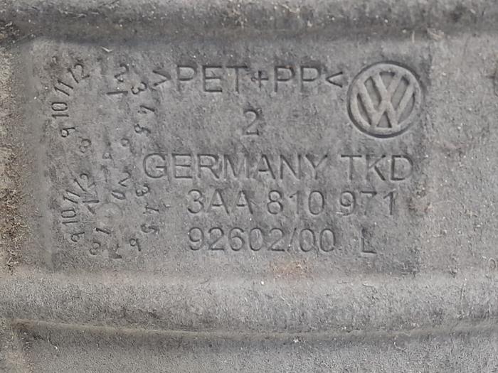 Modderkuip van een Volkswagen Passat Variant (365) 1.4 TSI 16V 2010