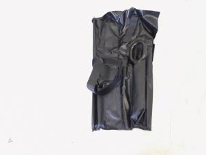 Gebruikte Gereedschap Set Audi A3 Limousine (8VS/8VM) 1.0 TFSI 12V Prijs € 10,00 Margeregeling aangeboden door GEJO Revisie & Onderdelen BV