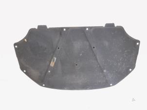 Gebruikte Bekleding Motorkap Volkswagen Jetta IV (162/16A) 1.2 TSI Prijs € 20,00 Margeregeling aangeboden door GEJO Revisie & Onderdelen BV