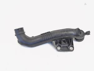 Gebruikte Intercooler Buis Audi A4 Avant (B8) 2.0 TDI 16V Prijs € 9,00 Margeregeling aangeboden door GEJO Revisie & Onderdelen BV