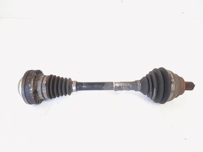 Gebruikte Aandrijfas links-voor Volkswagen Golf VI Variant (AJ5/1KA) 1.4 TSI 122 16V Prijs € 19,99 Margeregeling aangeboden door GEJO Revisie & Onderdelen BV
