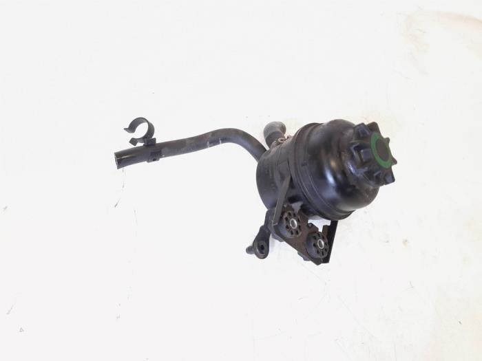 Gebruikte Servo Oliereservoir BMW X1 (E84) sDrive 18d 2.0 16V Prijs € 9,00 Margeregeling aangeboden door GEJO Revisie & Onderdelen BV