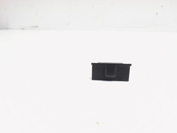 Gebruikte Lichtsensor Audi A4 Avant (B8) 2.0 TFSI 16V Quattro Prijs € 9,00 Margeregeling aangeboden door GEJO Revisie & Onderdelen BV