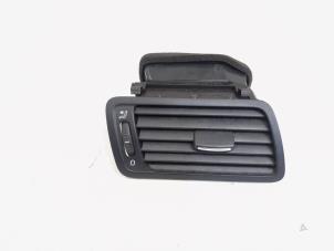 Gebruikte Luchtrooster Dashboard Volkswagen Passat CC (357) 1.8 TSI 16V Prijs € 9,00 Margeregeling aangeboden door GEJO Revisie & Onderdelen BV