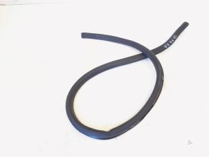 Gebruikte Deurrubber 4Deurs rechts-achter Volkswagen Passat CC (357) 1.8 TSI 16V Prijs € 10,00 Margeregeling aangeboden door GEJO Revisie & Onderdelen BV