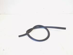 Gebruikte Motorkaprubber Volkswagen Passat CC (357) 1.8 TSI 16V Prijs € 5,00 Margeregeling aangeboden door GEJO Revisie & Onderdelen BV