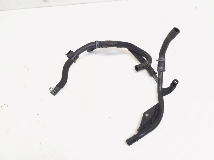 Gebruikte Waterslang aansluiting Audi A1 (8X1/8XK) 1.2 TFSI Prijs € 13,00 Margeregeling aangeboden door GEJO Revisie & Onderdelen BV