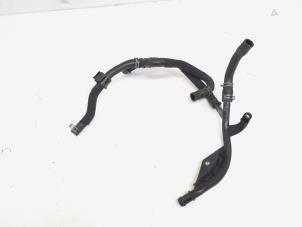 Gebruikte Waterslang aansluiting Audi A1 (8X1/8XK) 1.2 TFSI Prijs € 13,00 Margeregeling aangeboden door GEJO Revisie & Onderdelen BV