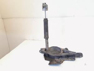 Gebruikte Draagarm onder links-achter Lynk &amp; Co 01 1.5 PHEV Prijs € 174,99 Margeregeling aangeboden door GEJO Revisie & Onderdelen BV