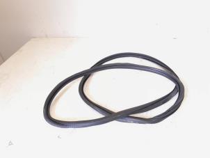 Gebruikte Portierrubber 4Deurs links-achter Volkswagen Golf VI (5K1) 1.4 TSI 160 16V Prijs € 9,95 Margeregeling aangeboden door GEJO Revisie & Onderdelen BV